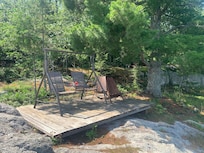 Swing for quiet reading
