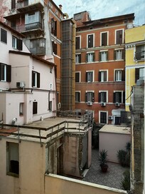 Esta fue nuestra vista en Roma desde la habitación, definitivamente creo que pudo haber sido mucho mejor para lo que pagamos.