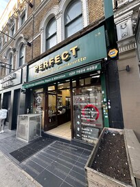 ホテルの横のクリーニング屋さん