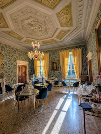 Breakfast room