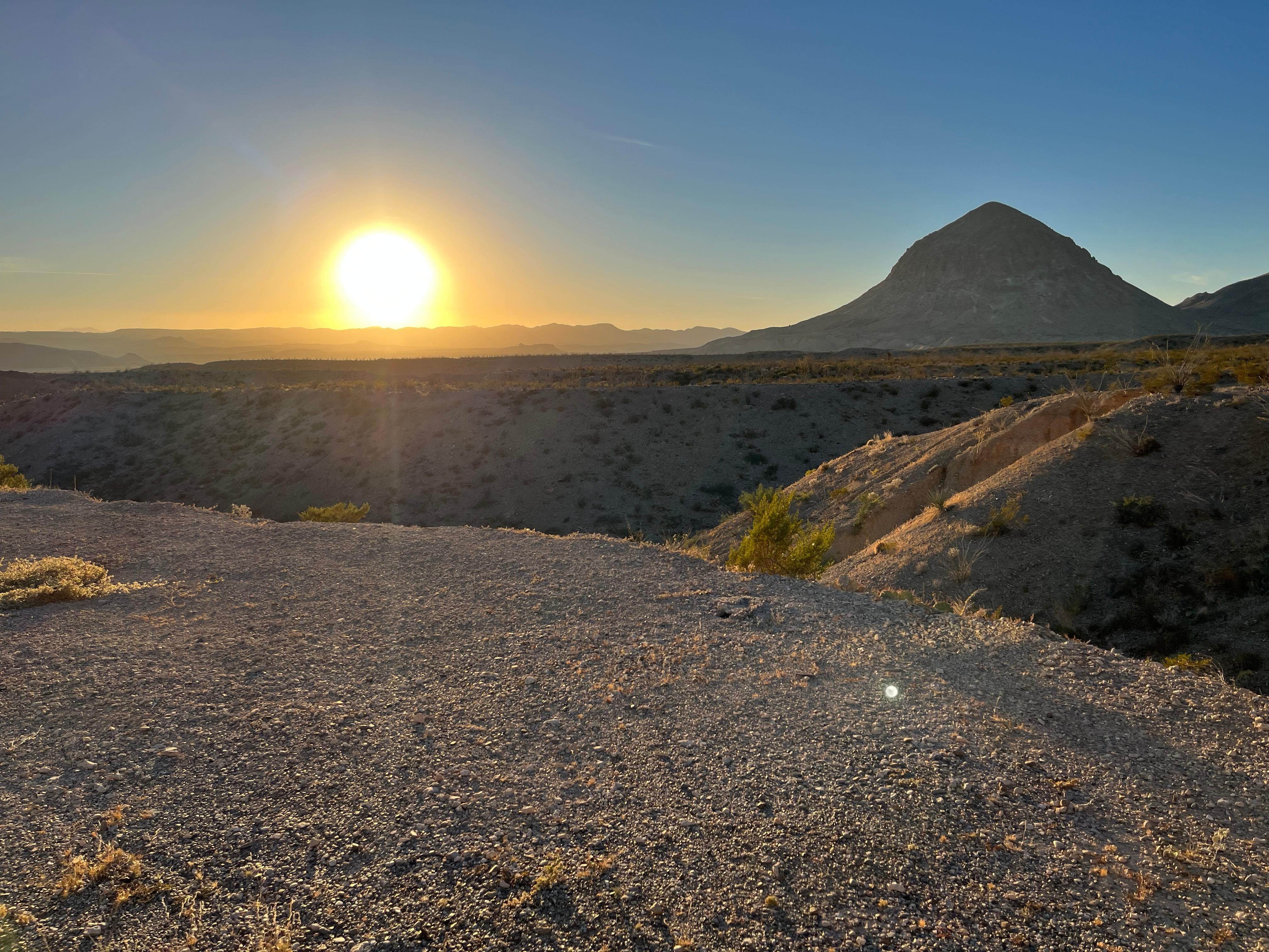 Another sunset. Everything‘s big in Texas, including the sun.