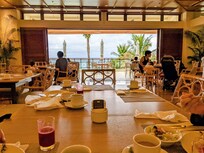 朝食ビュッフェ会場
大きな窓から素晴らしいオーシャンビュー