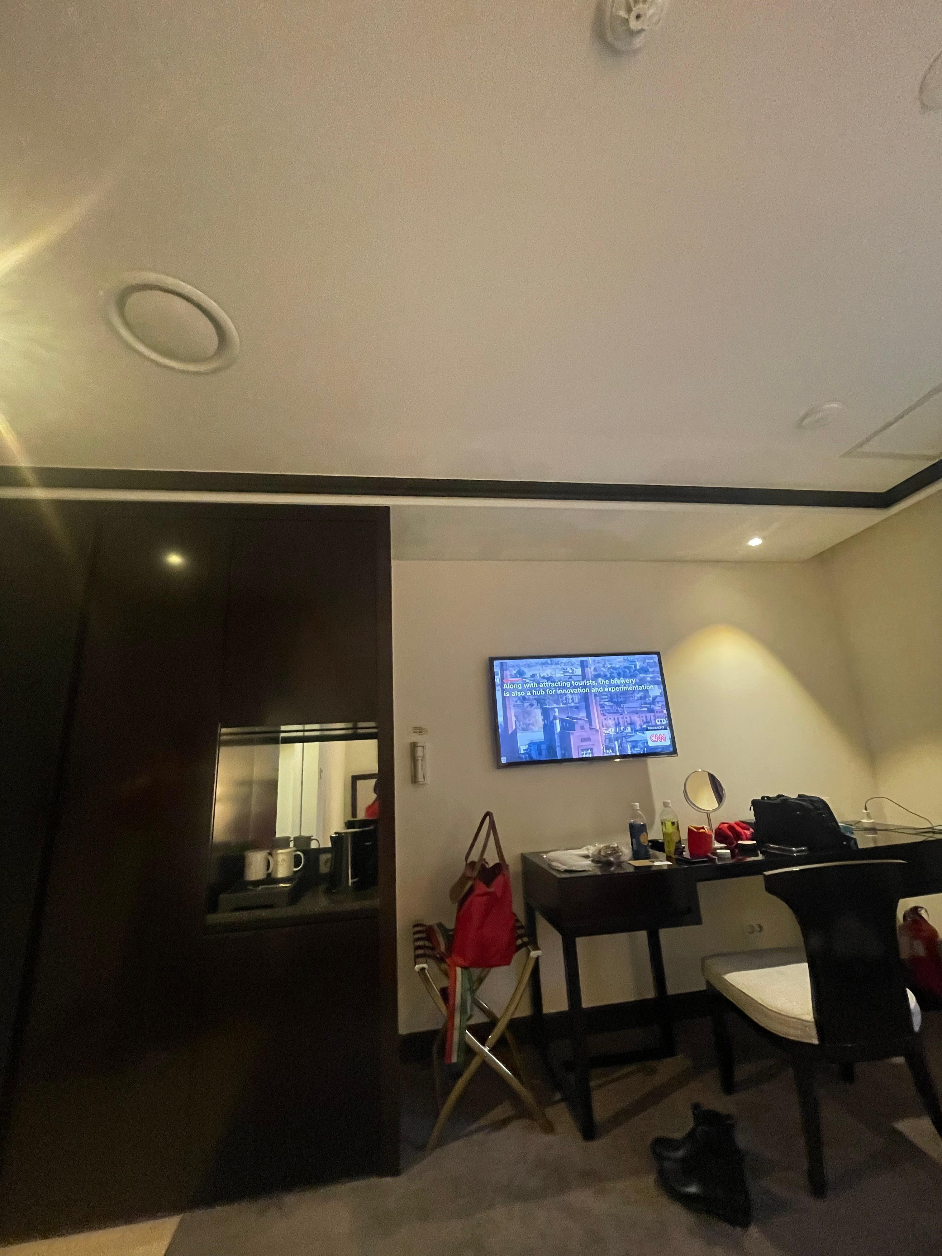 大きいスーツケースも余裕でひろげられます