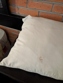 Dirty pillow. It is unacceptable. Money should be fully refunded.
It is pure ignorance! I have complained to the reception.
