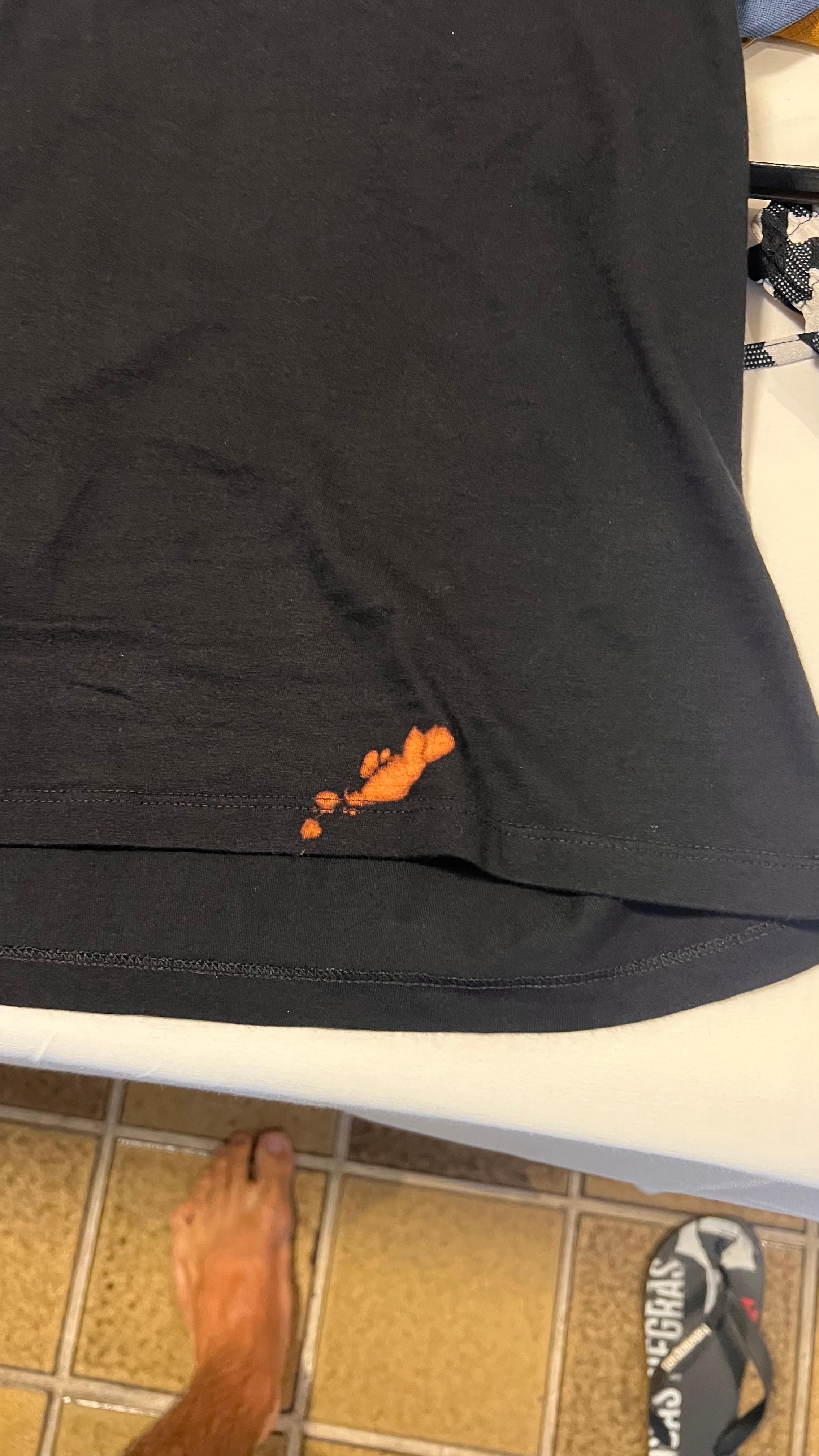 Blusa que foi usada apenas 2x que ganhou de presente da mãe dele.