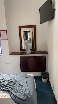 Sin aire acondicionado tuvimos que solicitar un ventilador.