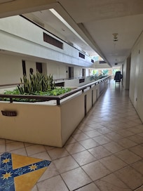 Nice wide walkways to room, I used an electric gopher whilst there with no issues.