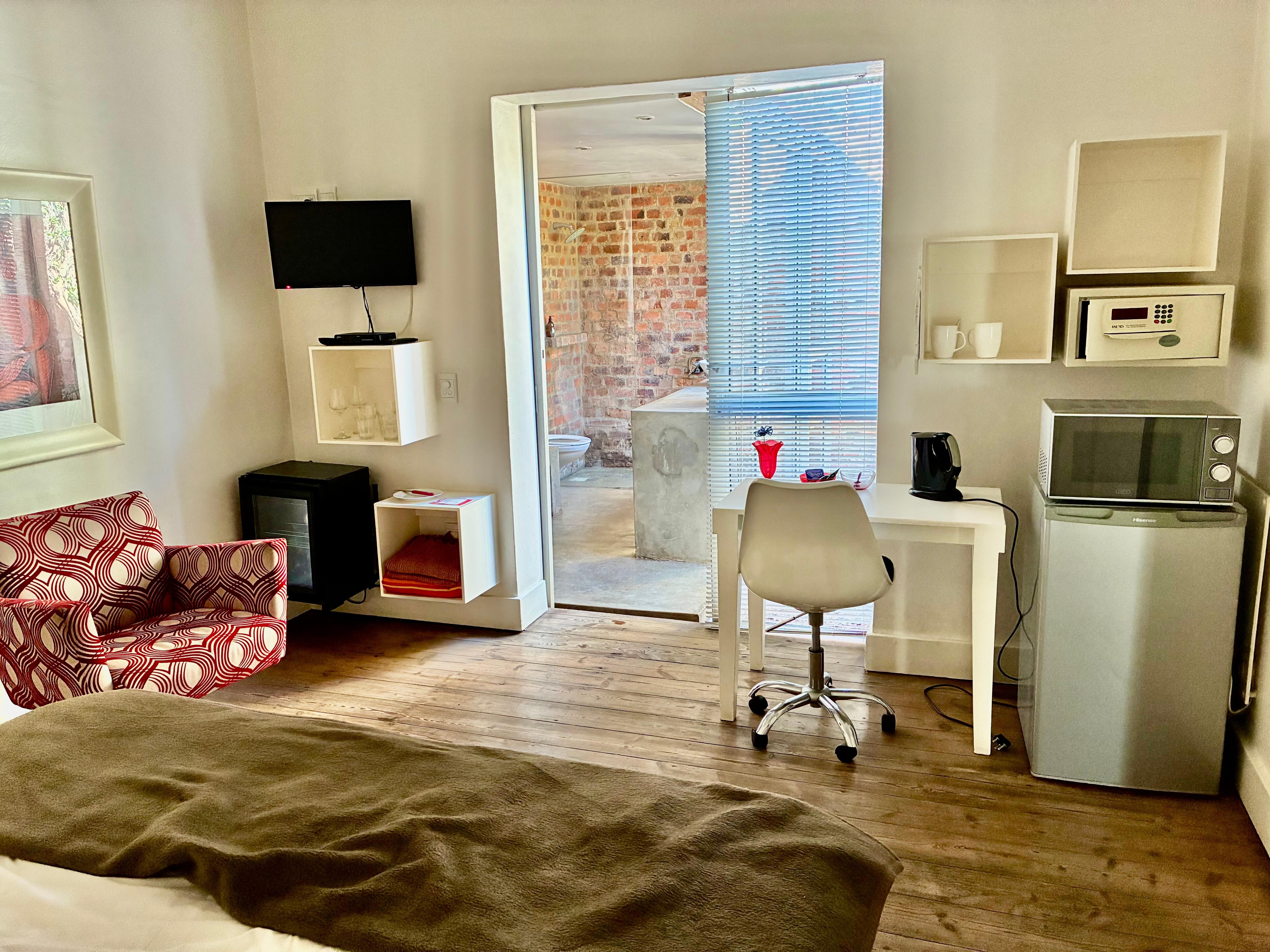 Room with sliding door to ensuite 