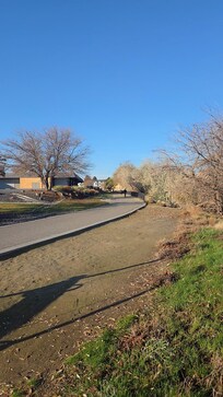 The walking path in between the hotel and the Columbia River was beautiful and clean.