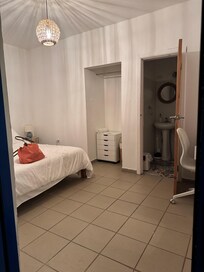 Small bedroom/ foam mattress full size bed pillows were fluffy and soft