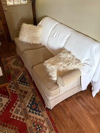 The ad says “plush leather furniture”. All it has is one small couch and a broken rocking chair.