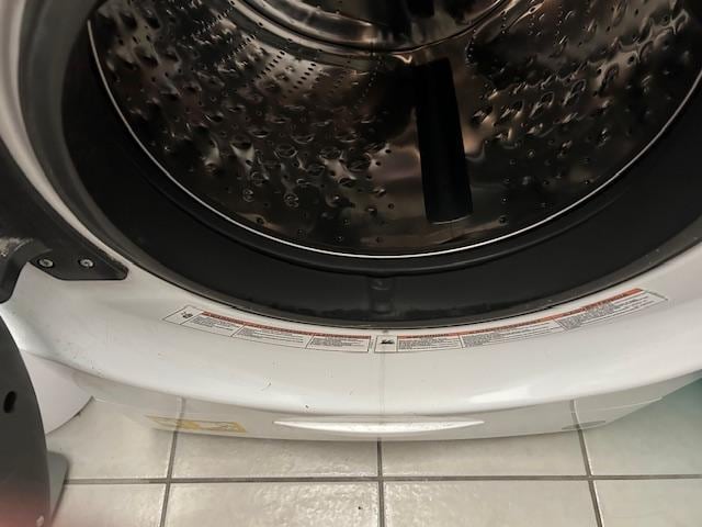 Sooo much mold in the washing machine, even found golf tees in the rubber seal as well