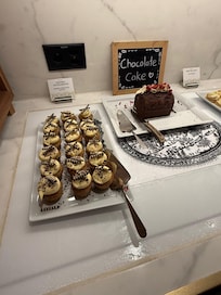 M lounge food