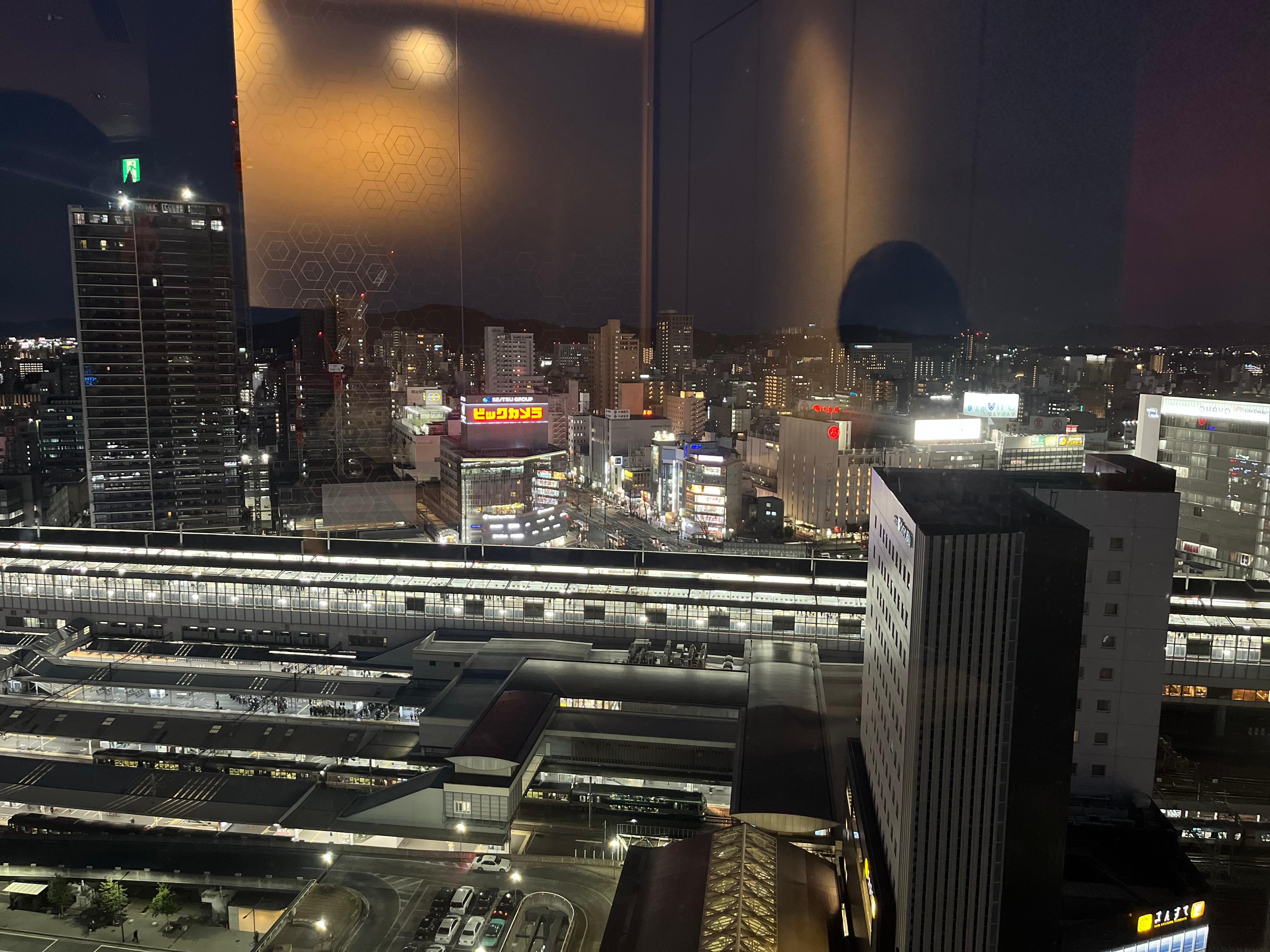 シャンパン飲みながら、岡山駅の夜景を楽しめました。