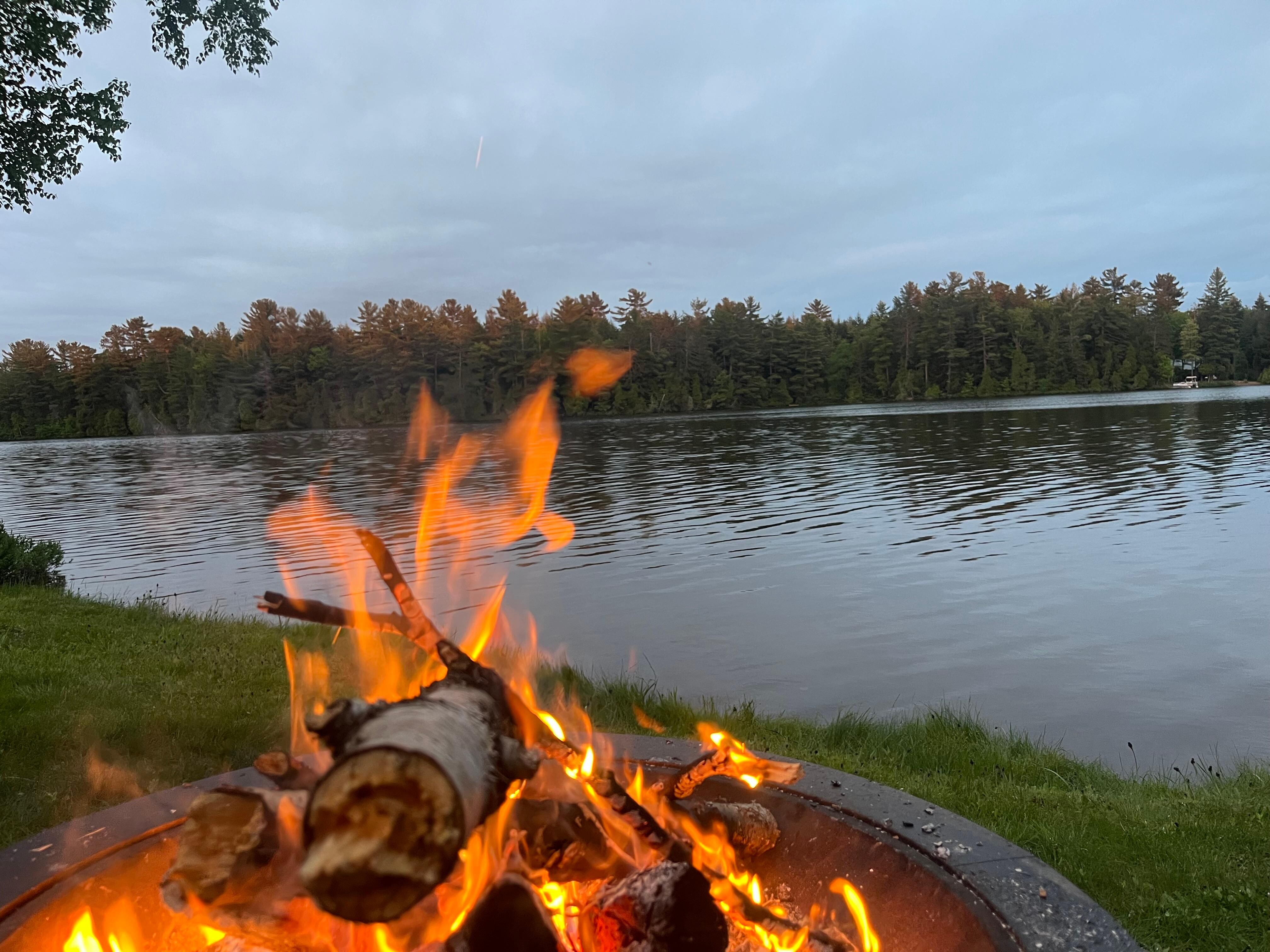 Fire pit right by the water was so nice to have!