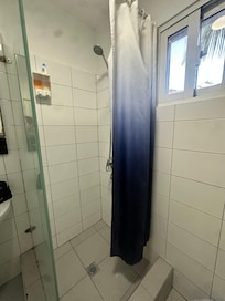 Window was’nt close with courtain , no privacy.