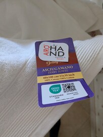 Es wird uns neue ungewaschene Handtücher gegeben