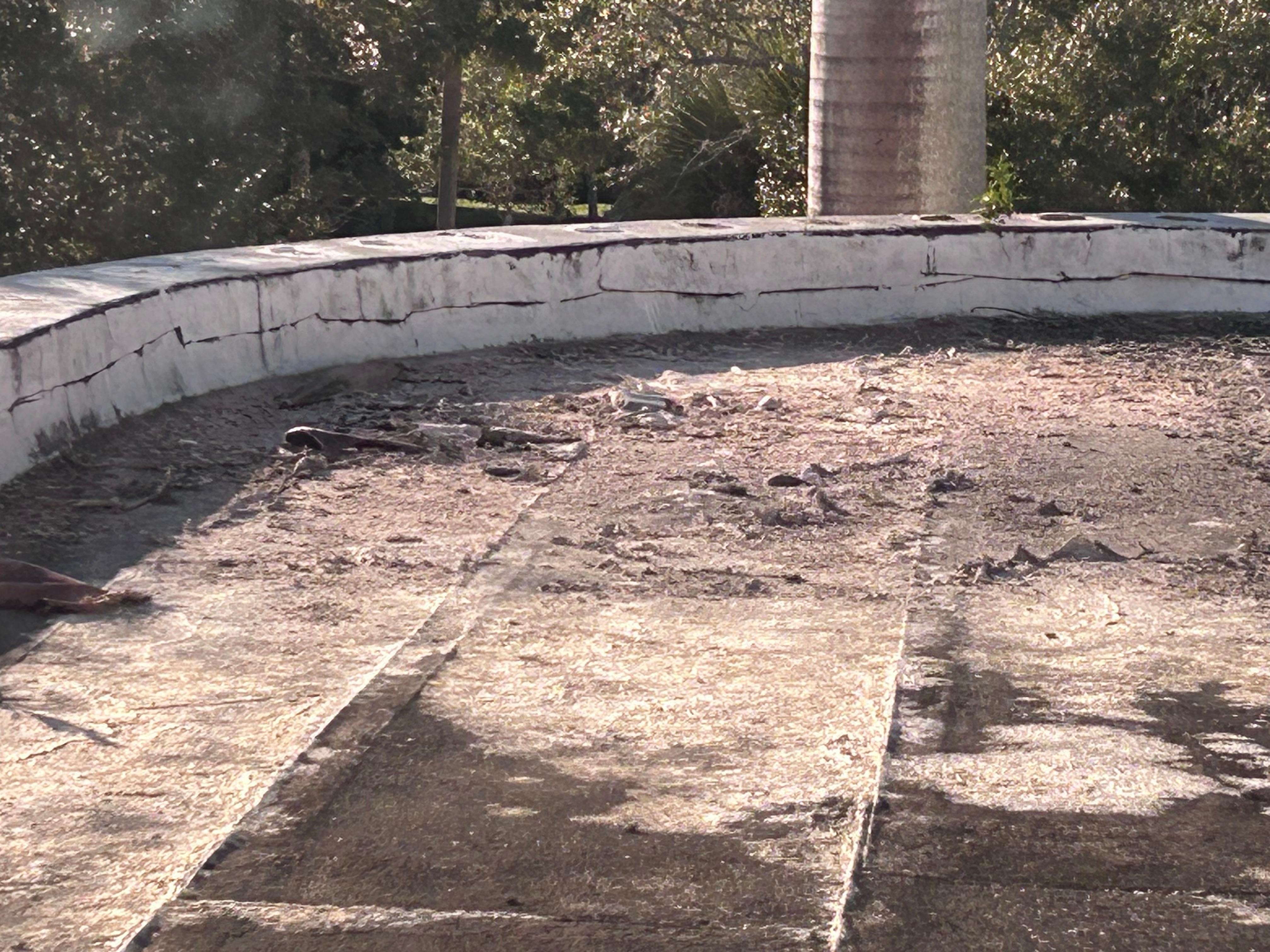 The balcony view from room
Was just gross but Inwill
Point out that the cleaning ROOM ladies did a great job as rooms very cleaned.