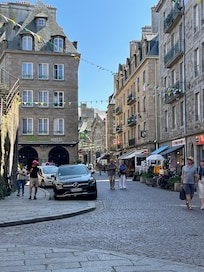 Traffic and cobbled streets in St Malo