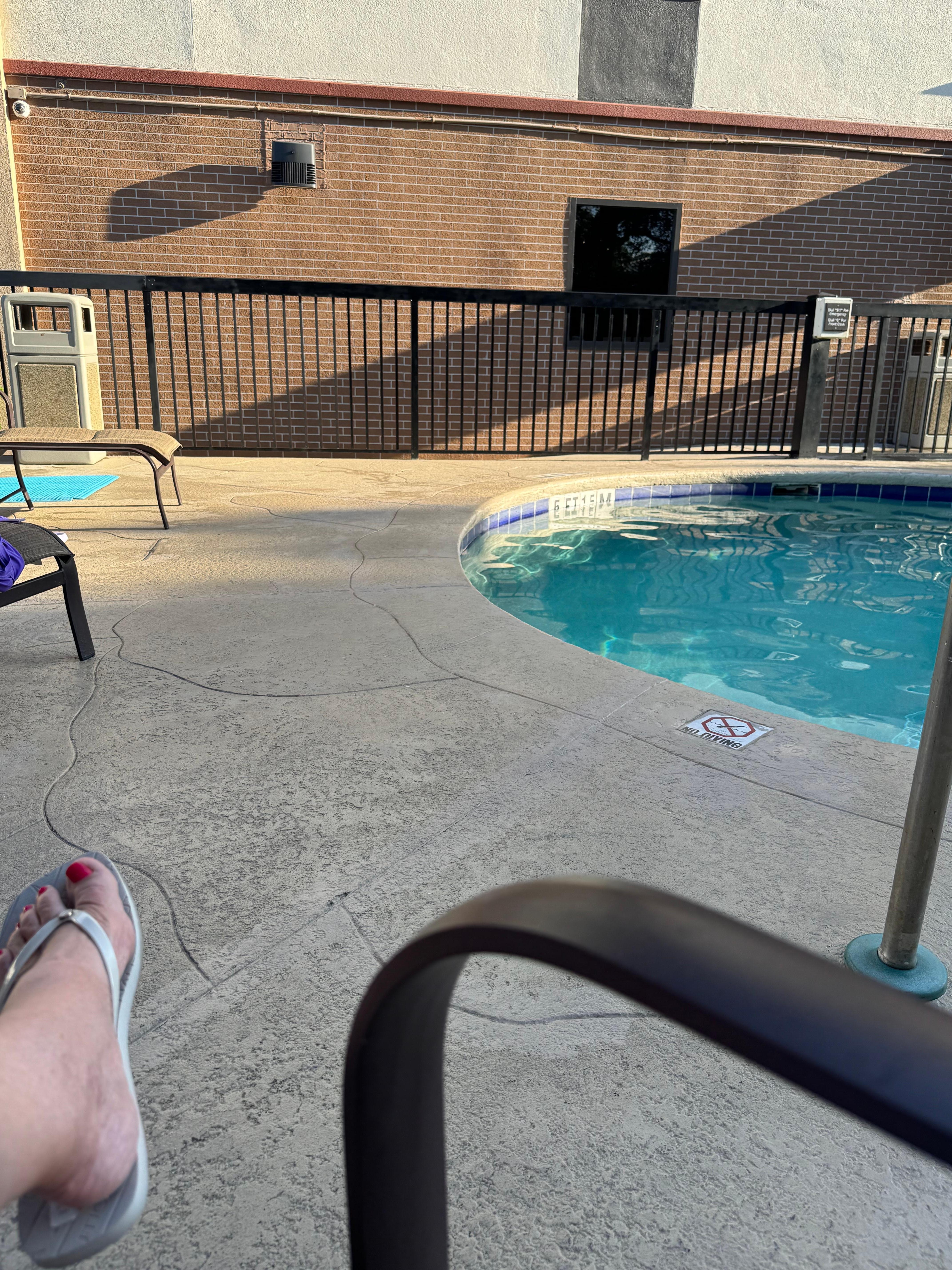 Clean pool area. Towels provided.