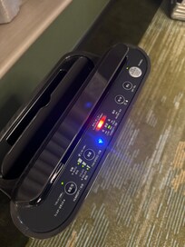室内の埃がひどく、空気清浄機を8時間稼働しても、未だ赤ランプのままであった。