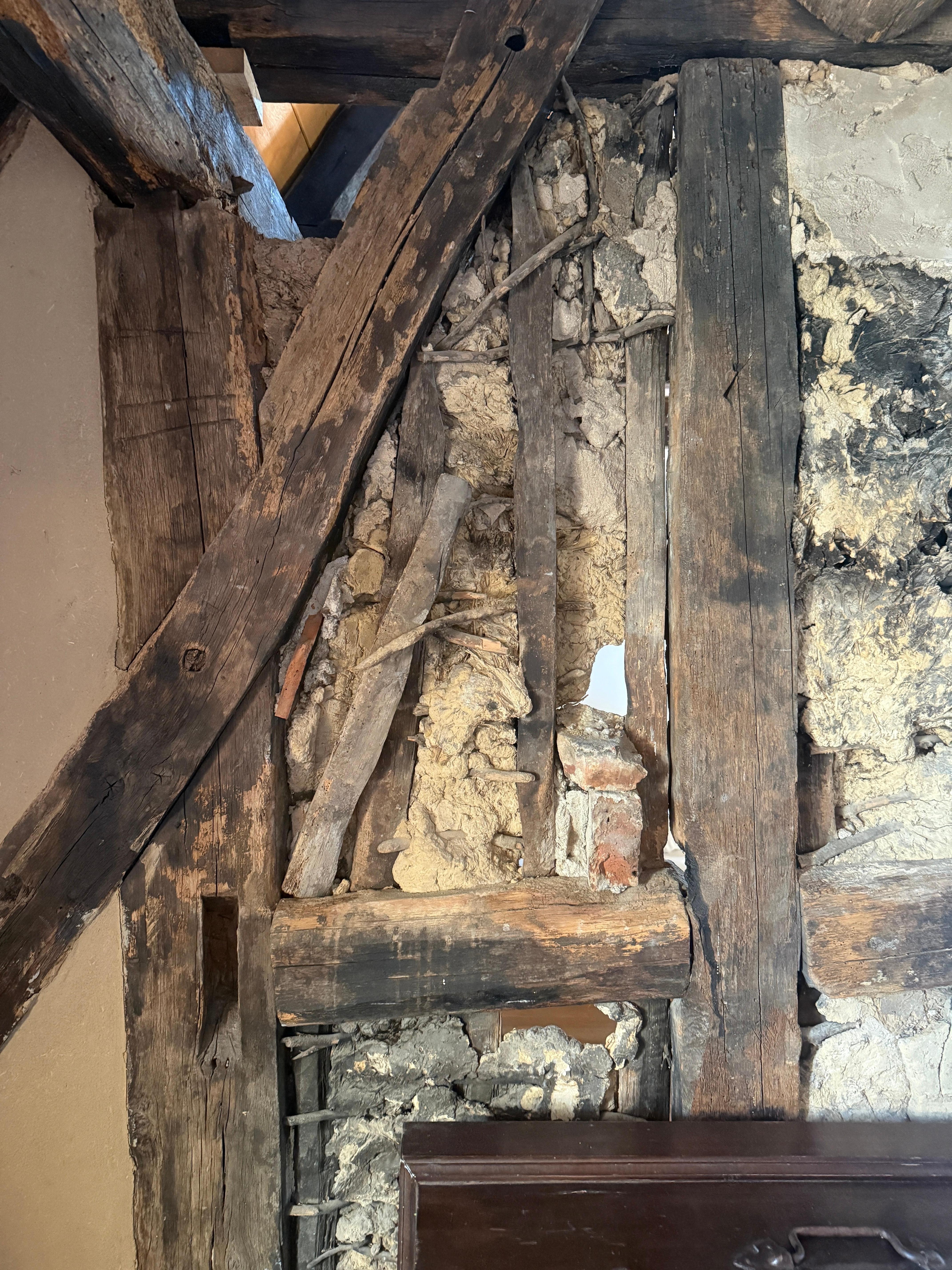 Gammal bevarad vägg