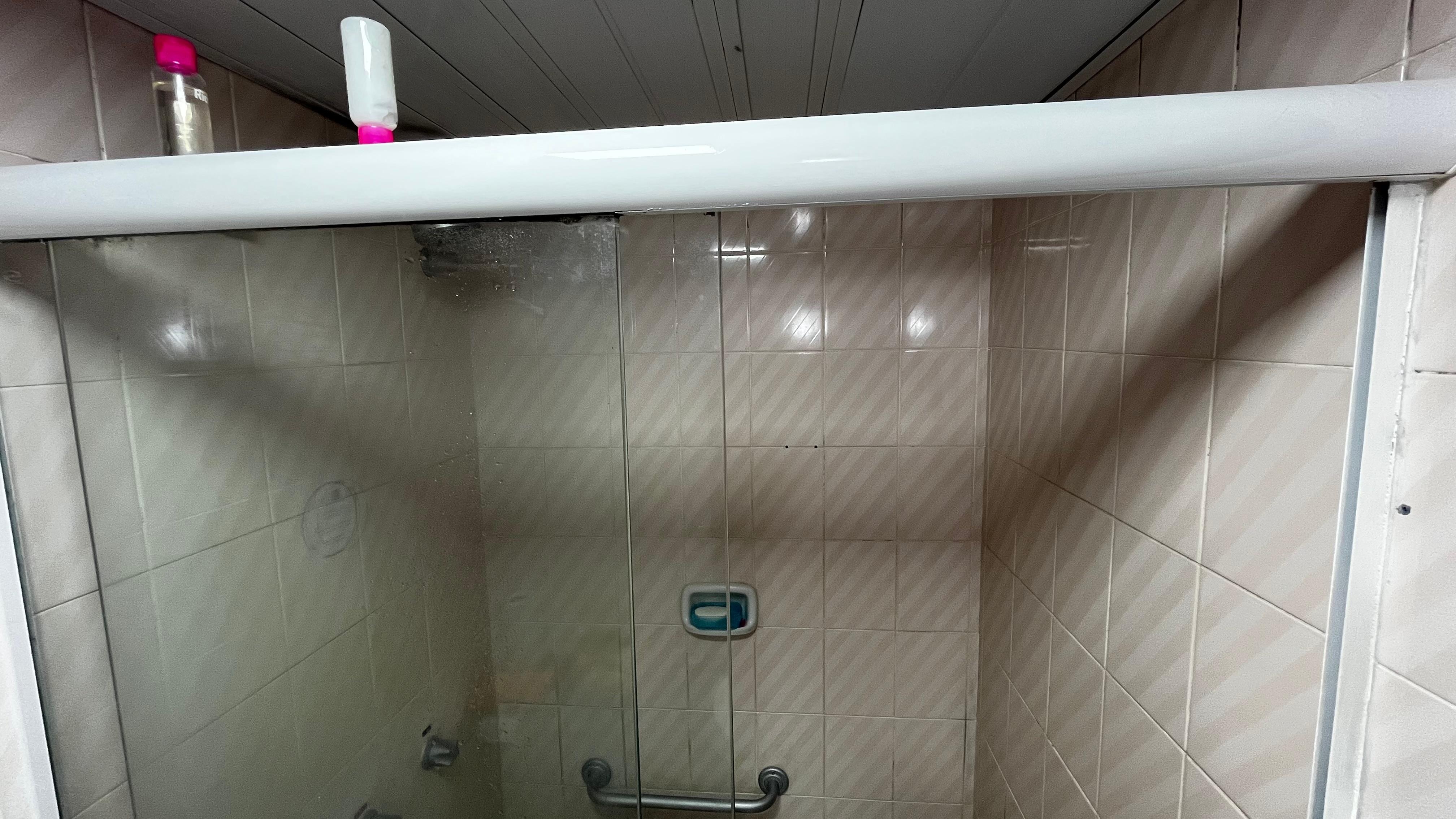 Nao tem onde por shampoo/nao tem janela