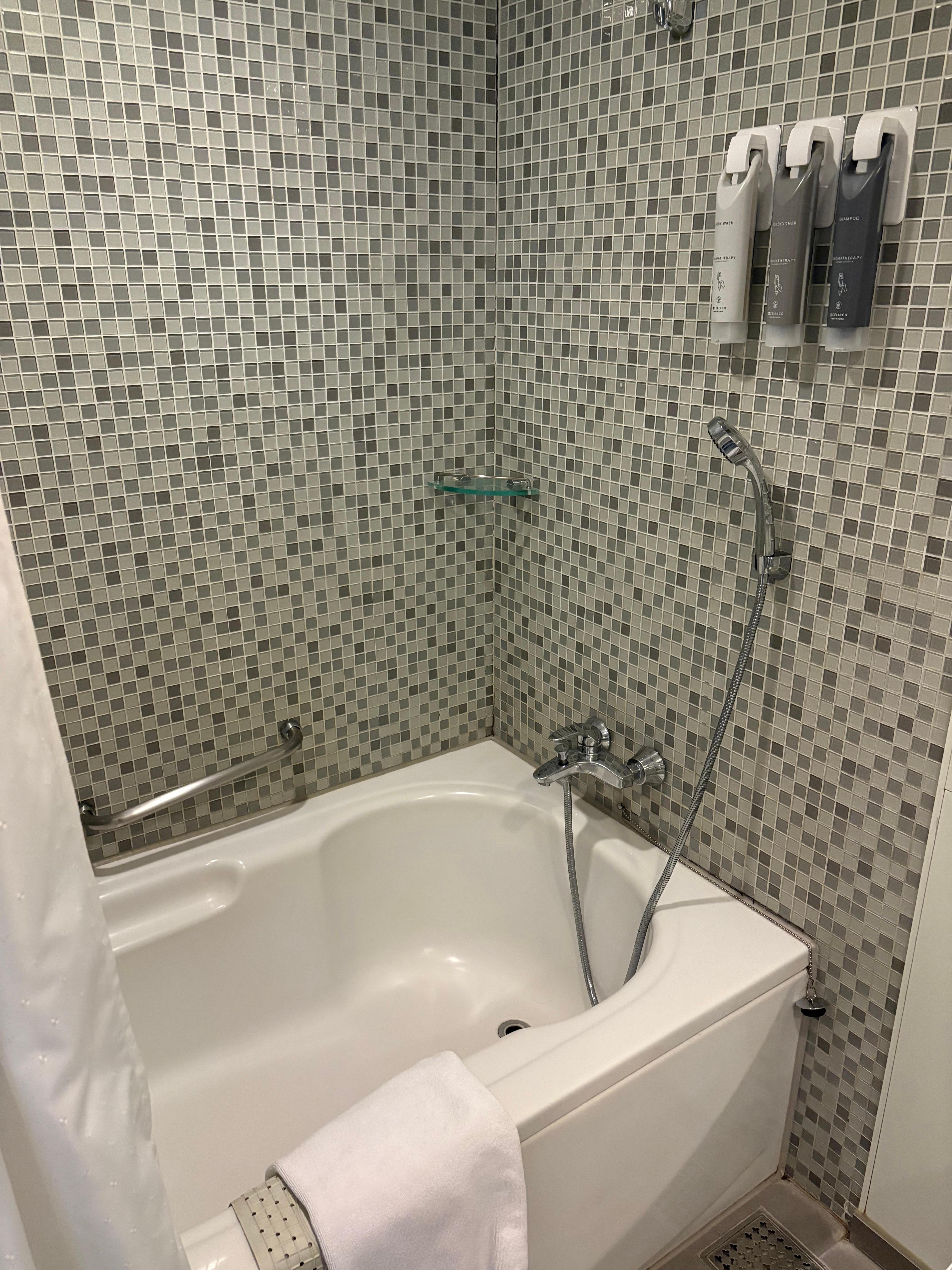 壁の隅の方はやや歴史を感じます。