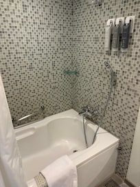 壁の隅の方はやや歴史を感じます。