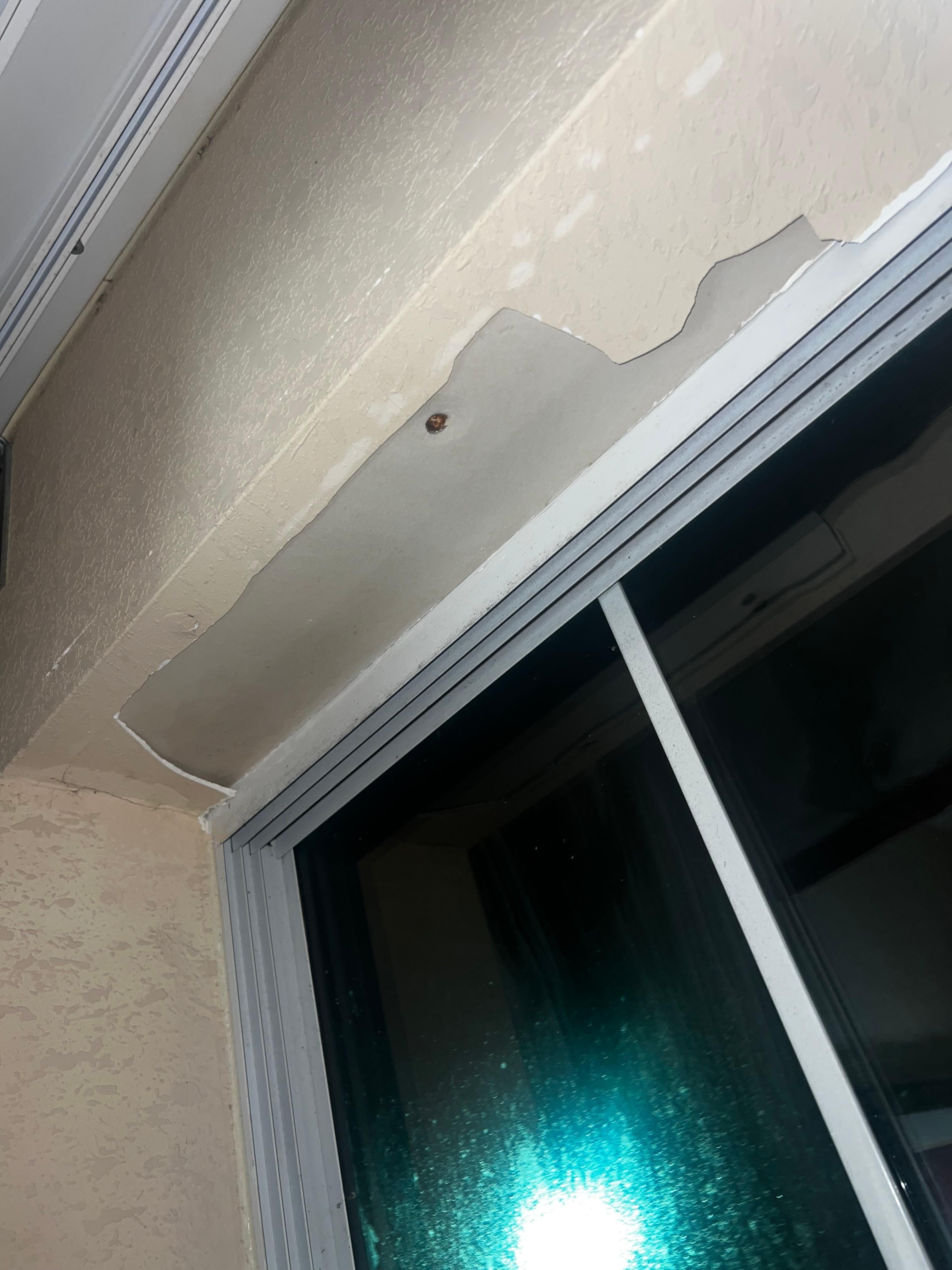 Material de yeso cayendo 