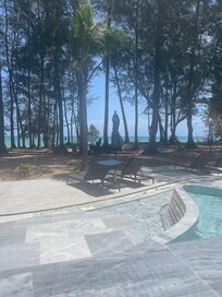 海が見えるインフィニティプール