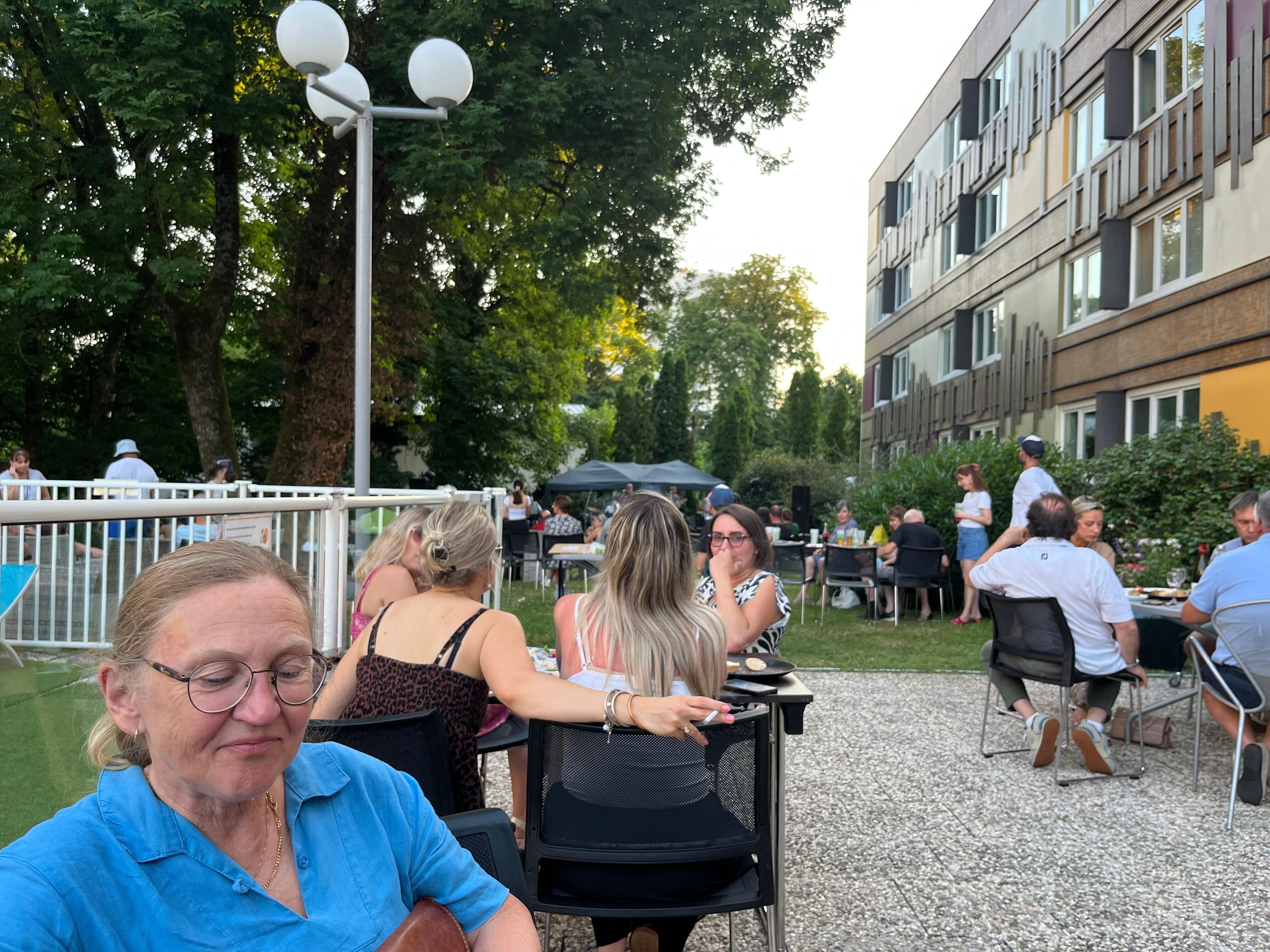 Fest ute med levande musik
