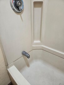 Bathtub looks like it hasn't been cleaned in months ths