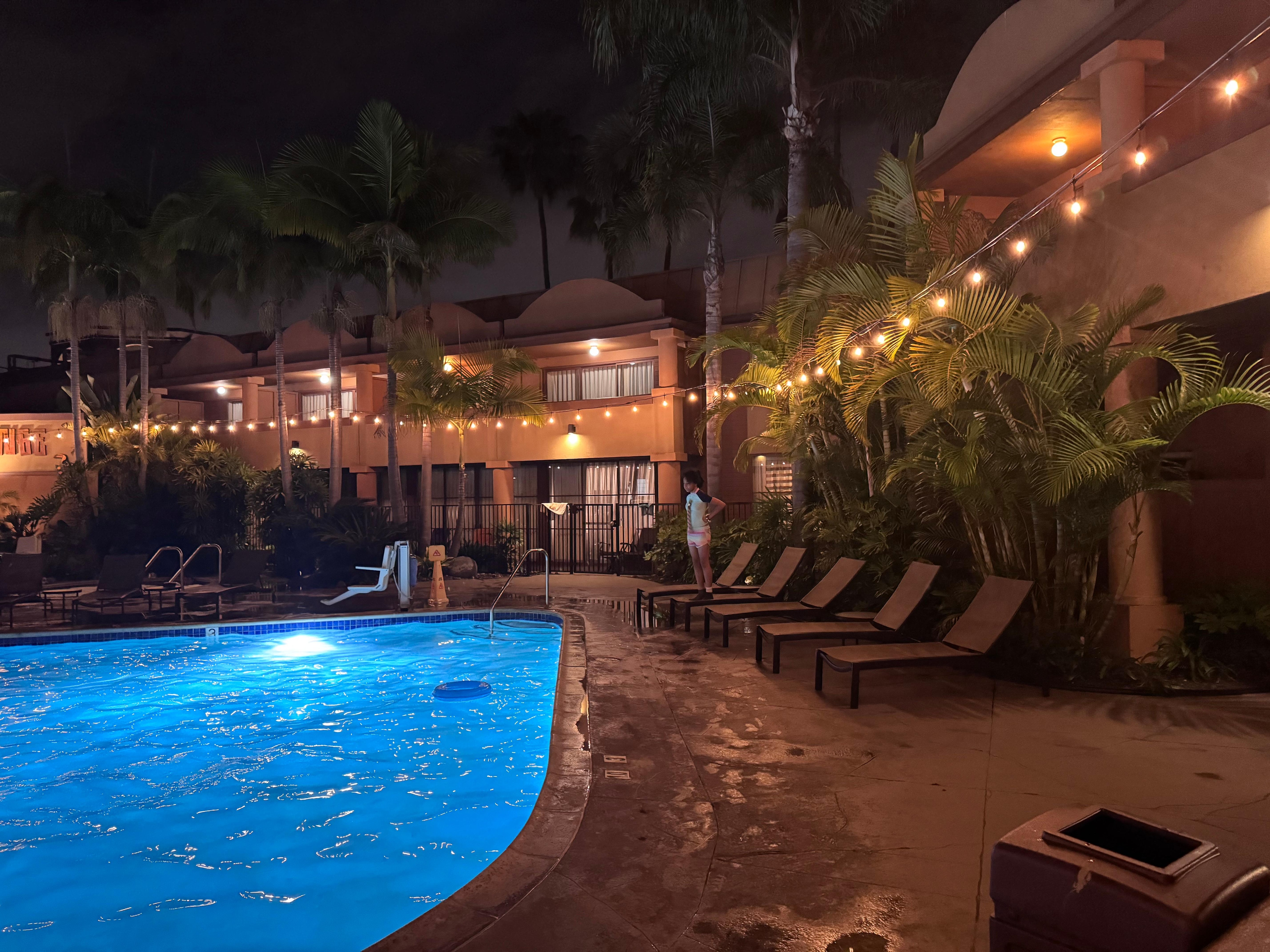 Large pool and lights 