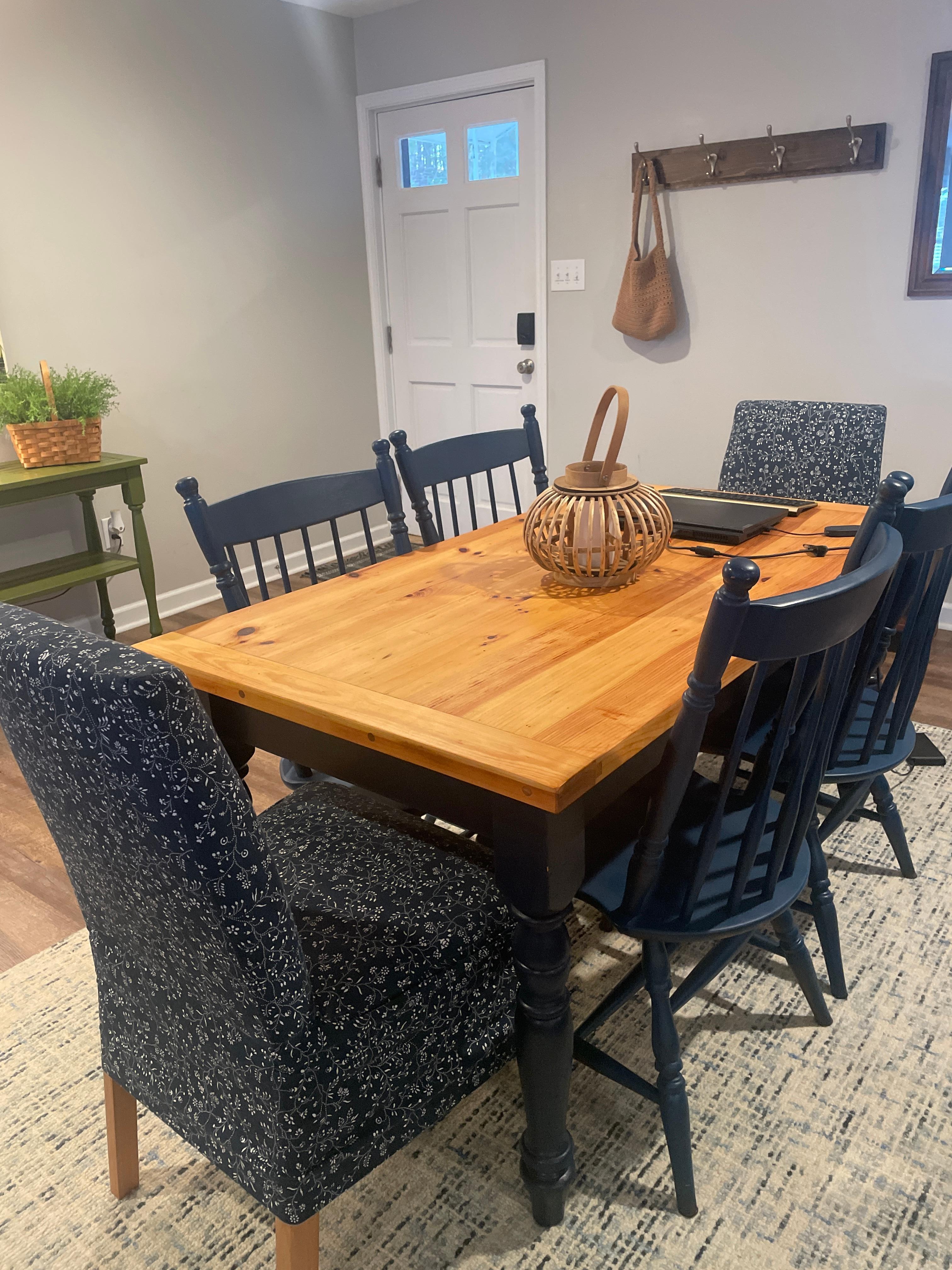 Nice decide throughout the house. Totally my aesthetic. 