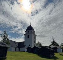 Rättviks kirke. Området rundt er verdt et besøk