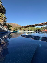 Solo como recomendación, estarían súper bien más camastros