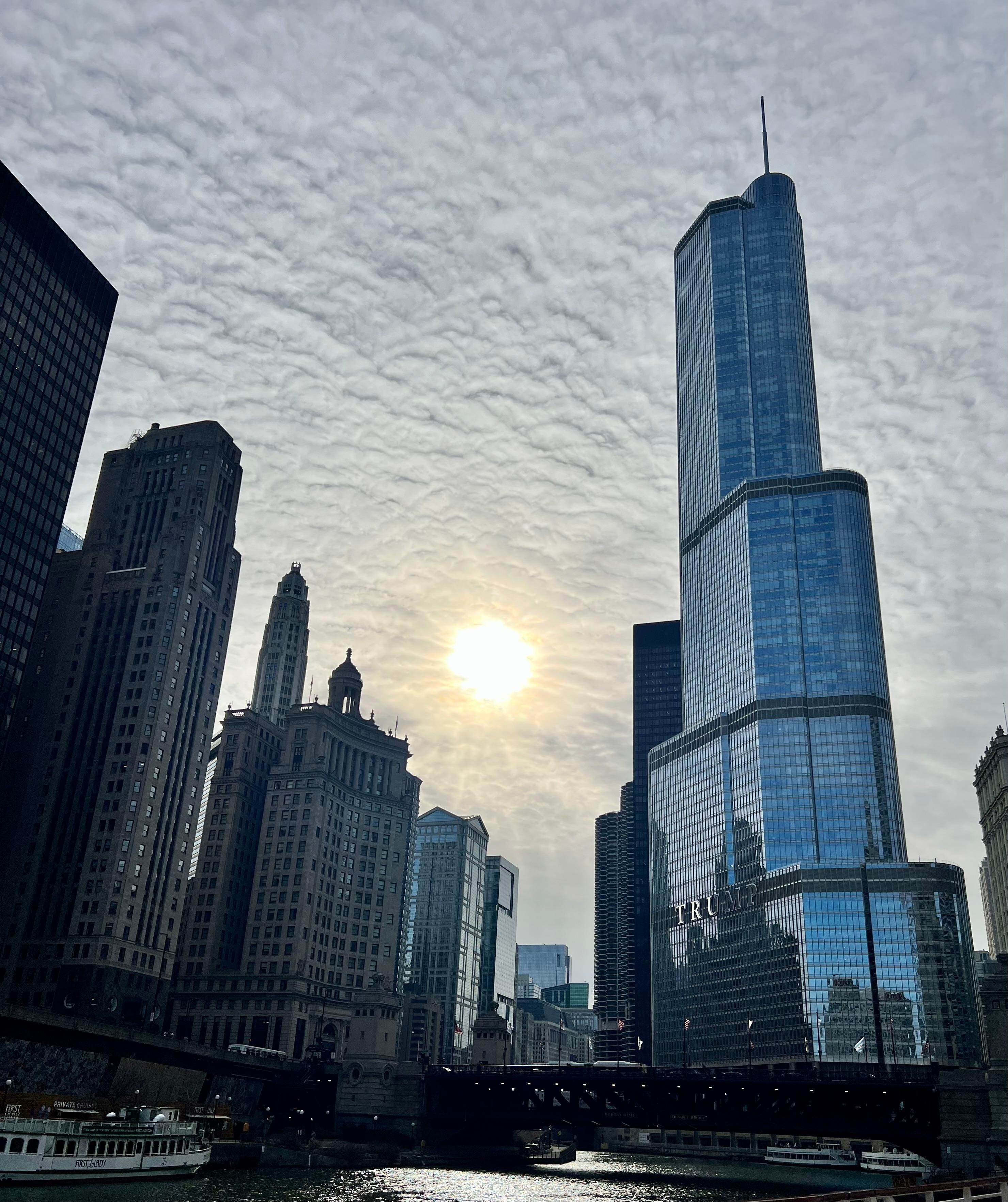 Un atardecer con frío por el río