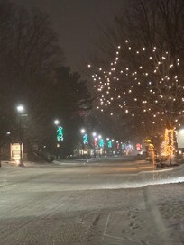 Great street access to restaurants and shops