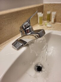 bathroom faucet leaked back onto the counter, flooding counter and the floor. Had to use quickly and then wipe up the mess.