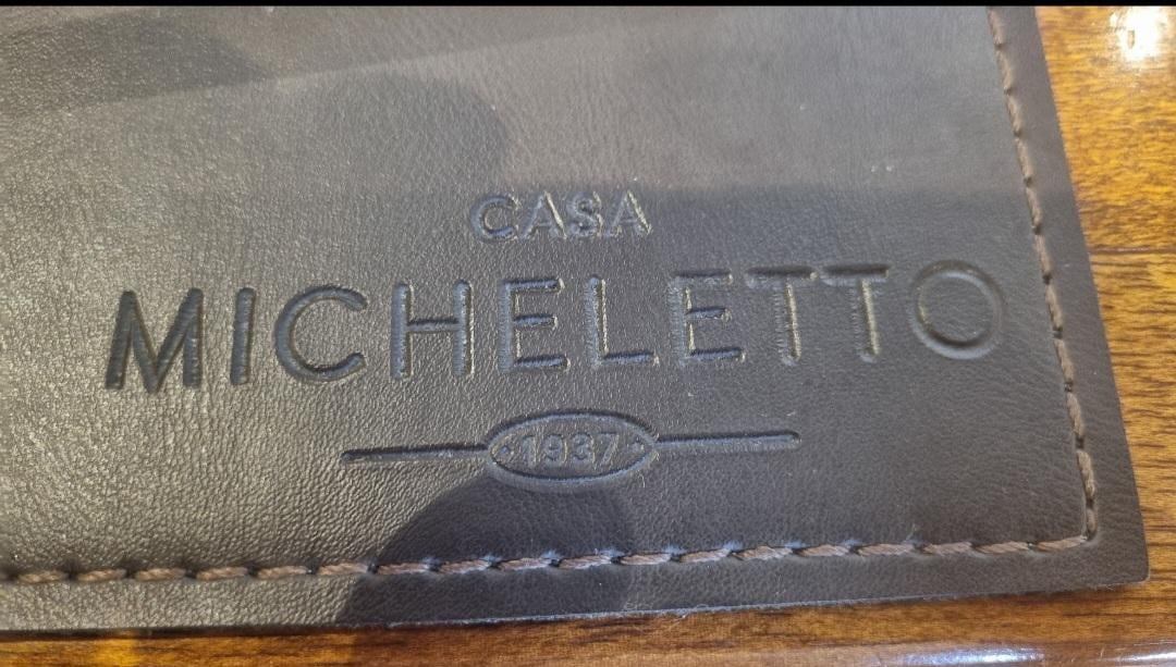 Nome do casarão e do restaurante. 