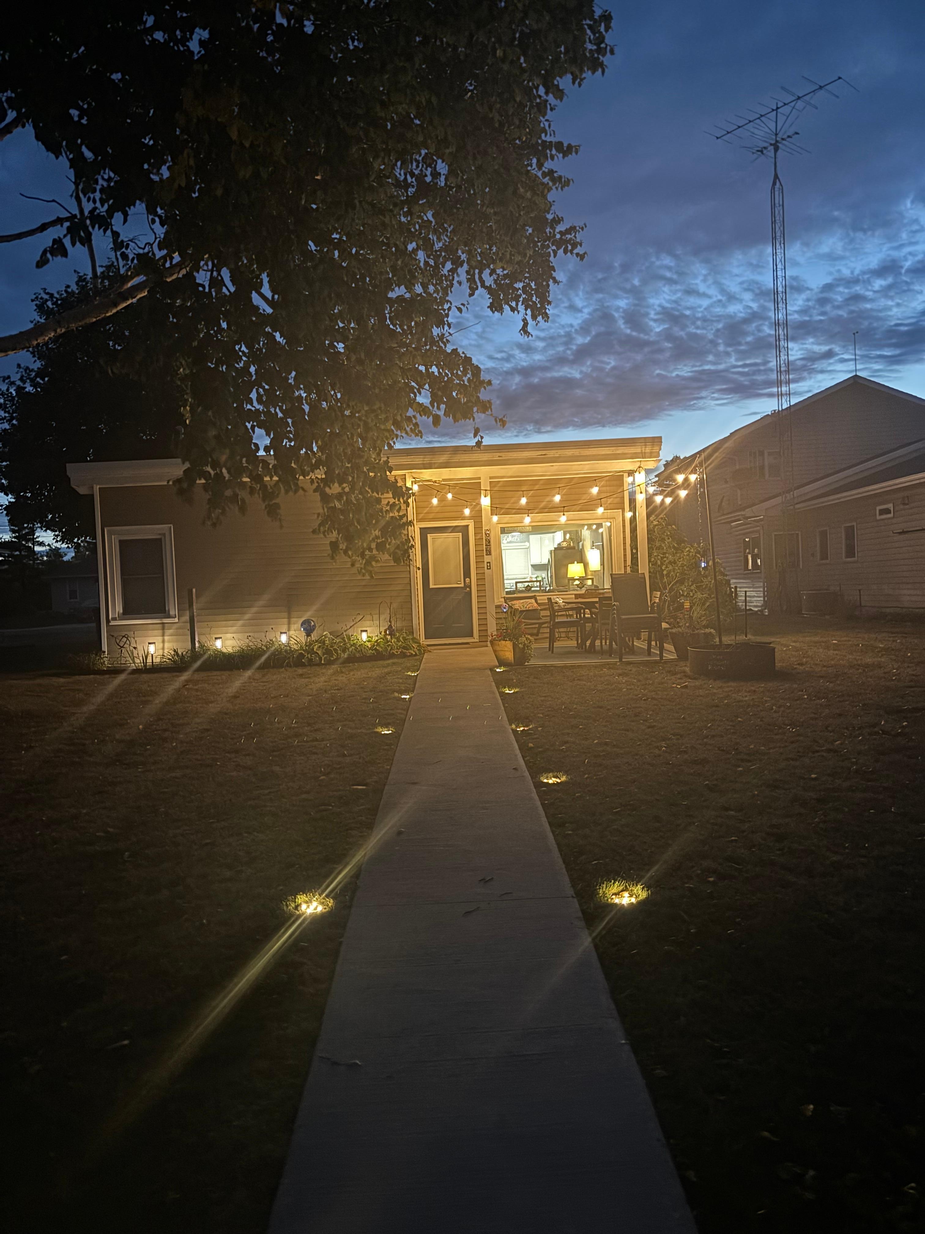 Loved the little outside lights. We were able to sit outside and enjoy the front porch. 