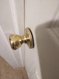 Loose door handle to bedroom