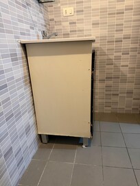 Muebles sucios y en malas condiciones