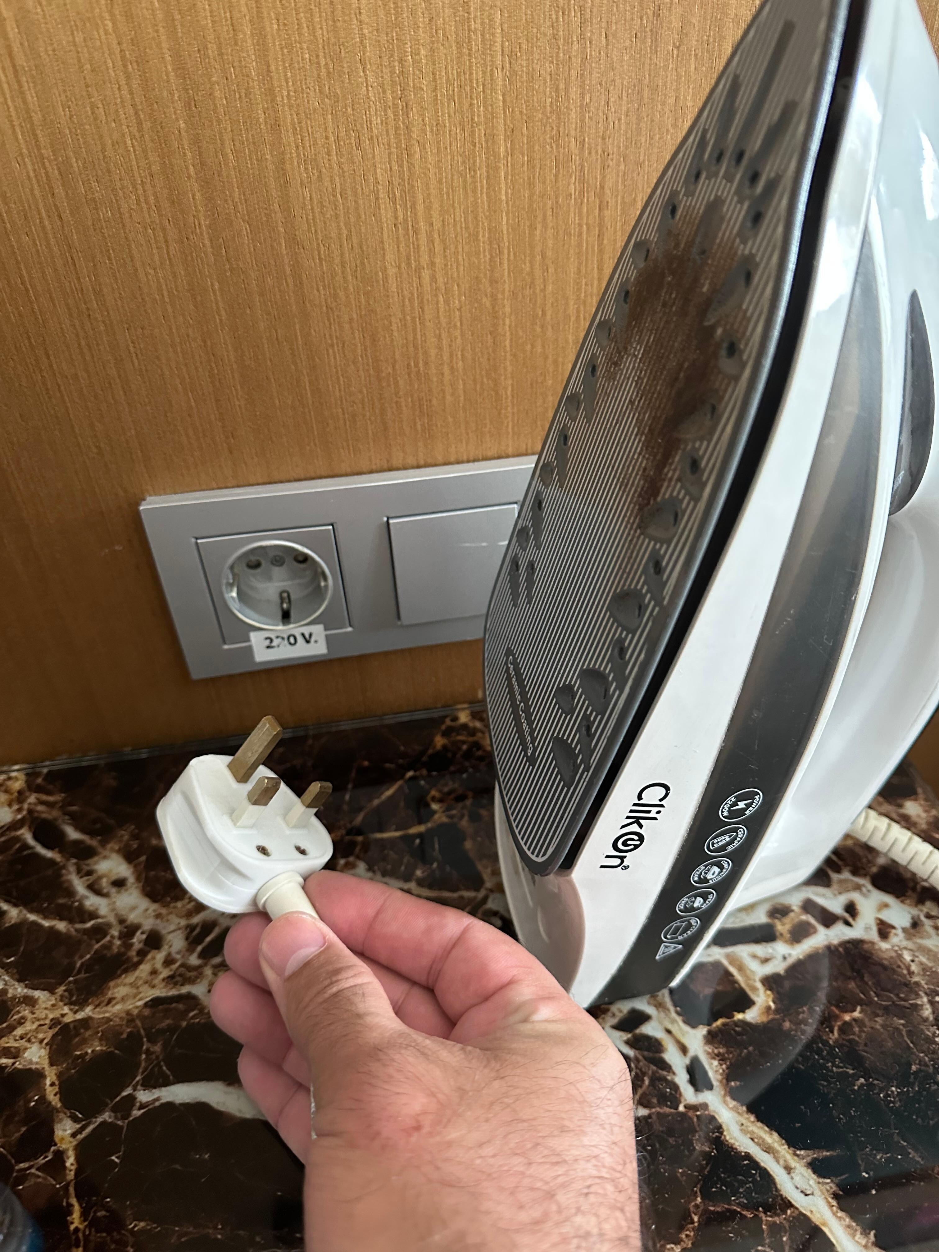 Iron with UK Plug!!!!