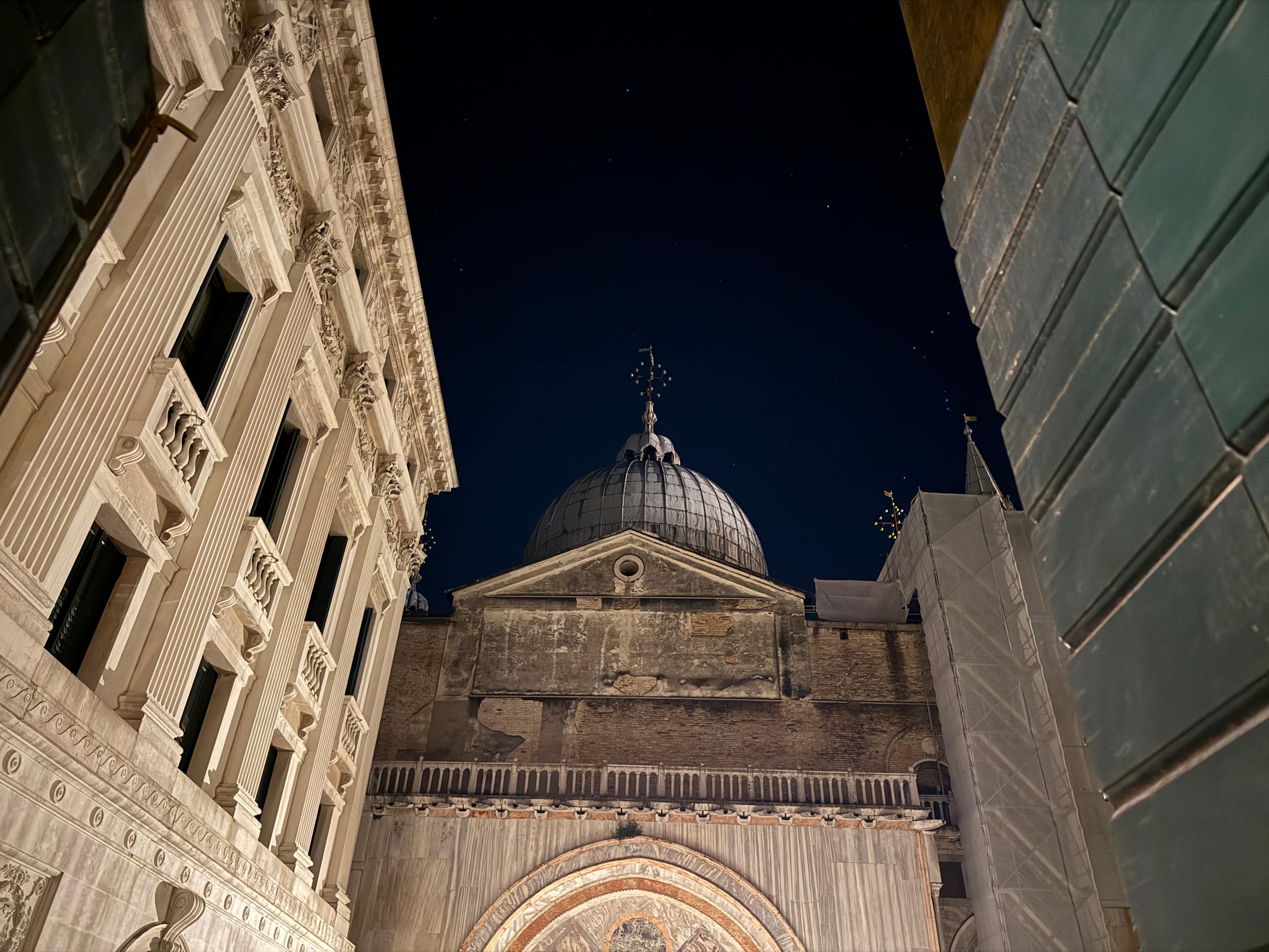 객실에서 본 풍경입니다. 밤에는 별이 잘 보입니다.