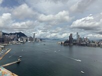 房間窗外的海景