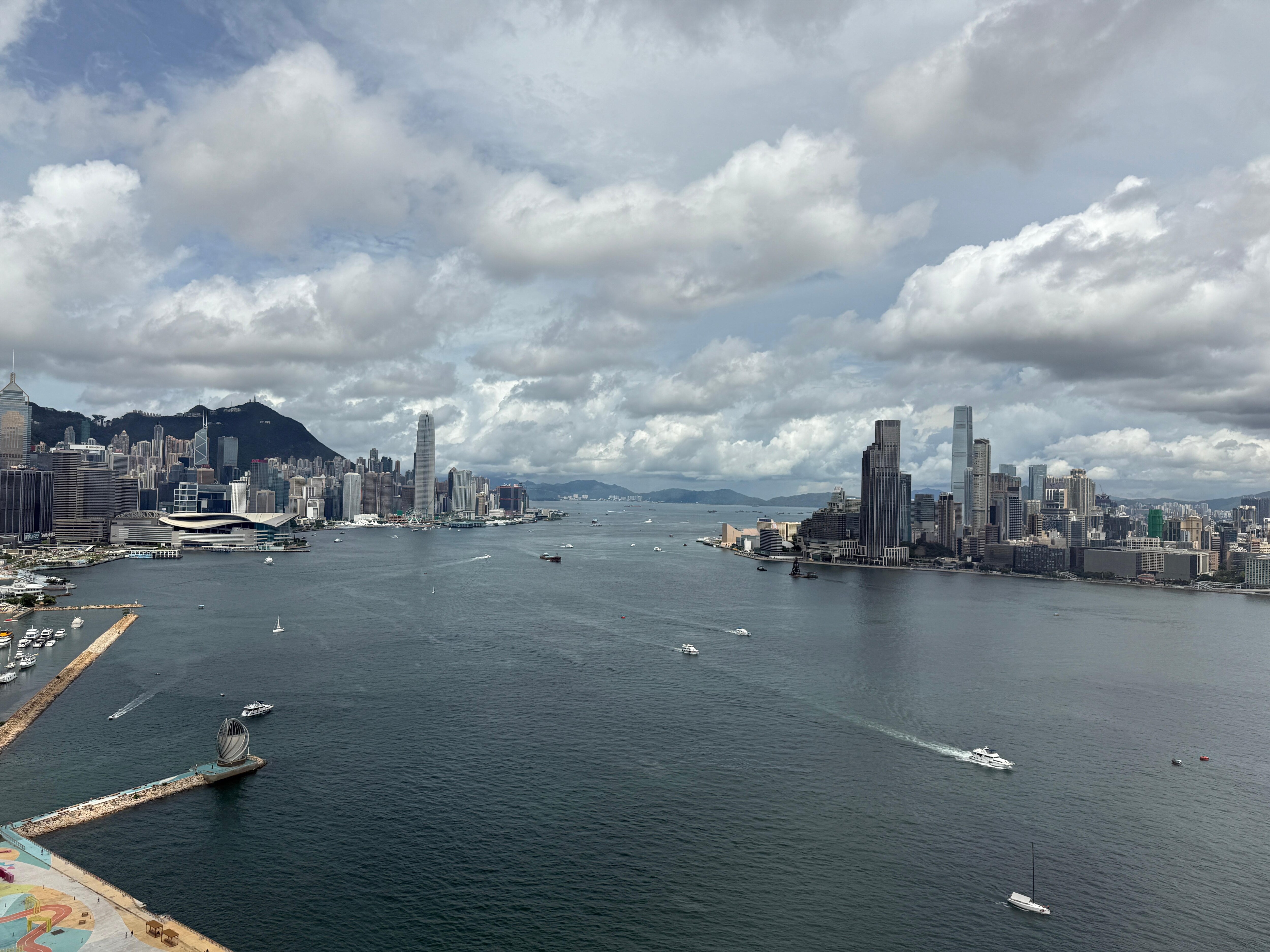 房間窗外的海景