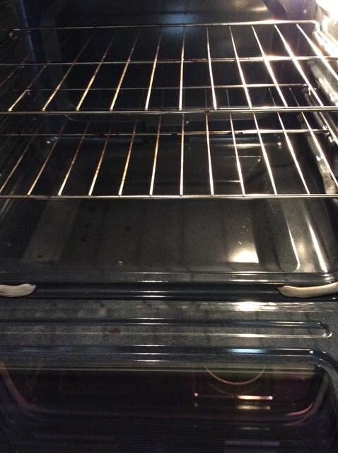 Picture of the oven with not bottom burner in it, did not work.