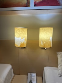 Las lámparas rotas y descuidadas